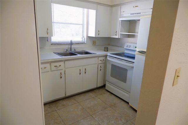 8056 30TH AVENUE N, St Petersburg, FL 33710