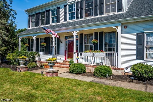 3 Summer Cottage Ln, Franklin Twp., NJ 08823