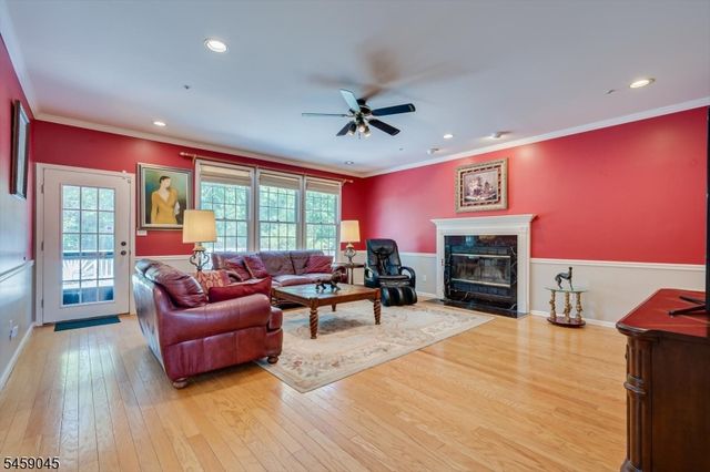 3 Summer Cottage Ln, Franklin Twp., NJ 08823