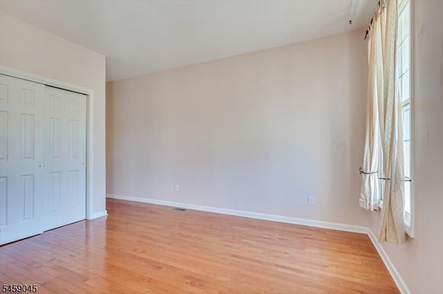 3 Summer Cottage Ln, Franklin Twp., NJ 08823