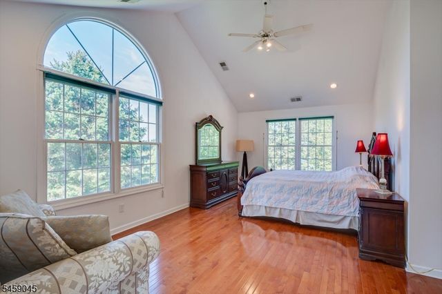 3 Summer Cottage Ln, Franklin Twp., NJ 08823