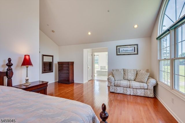 3 Summer Cottage Ln, Franklin Twp., NJ 08823