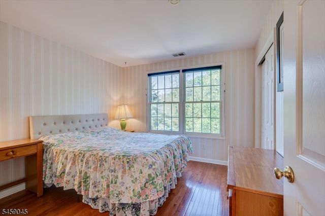 3 Summer Cottage Ln, Franklin Twp., NJ 08823