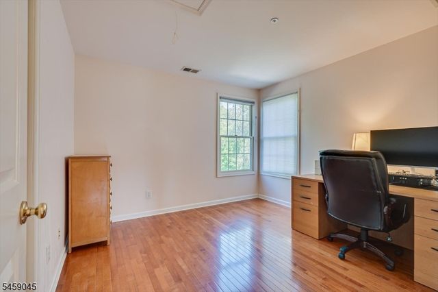 3 Summer Cottage Ln, Franklin Twp., NJ 08823