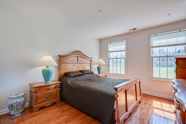 3 Summer Cottage Ln, Franklin Twp., NJ 08823