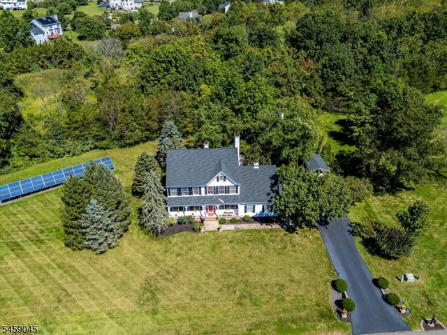 3 Summer Cottage Ln, Franklin Twp., NJ 08823