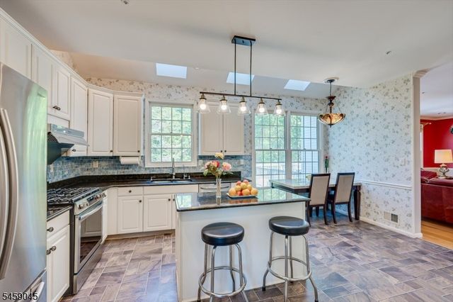 3 Summer Cottage Ln, Franklin Twp., NJ 08823