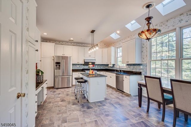 3 Summer Cottage Ln, Franklin Twp., NJ 08823