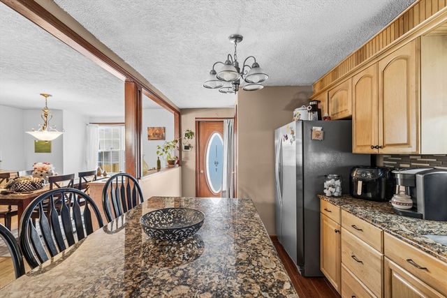 31 Sachem St, Fall River, MA 02724