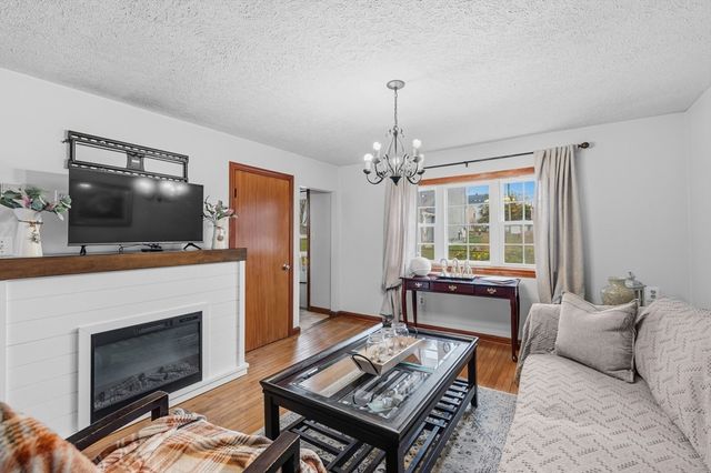 31 Sachem St, Fall River, MA 02724