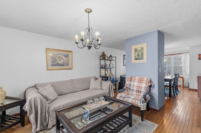 31 Sachem St, Fall River, MA 02724