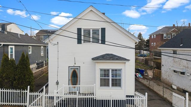 31 Sachem St, Fall River, MA 02724