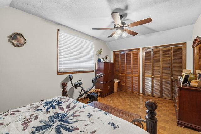 31 Sachem St, Fall River, MA 02724