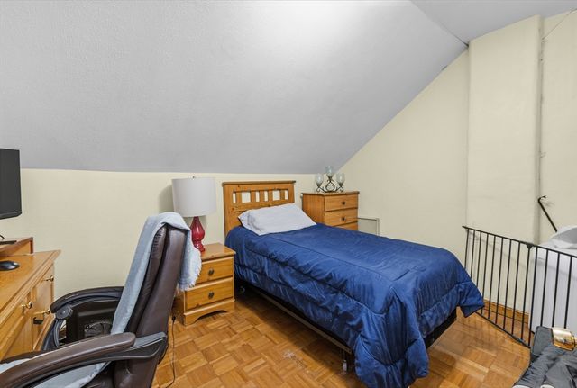 31 Sachem St, Fall River, MA 02724