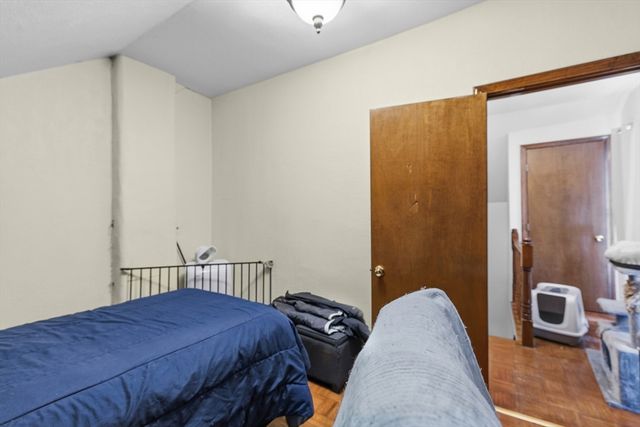 31 Sachem St, Fall River, MA 02724