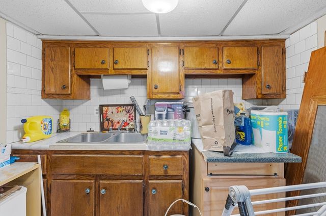 31 Sachem St, Fall River, MA 02724