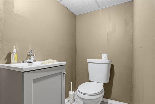 31 Sachem St, Fall River, MA 02724