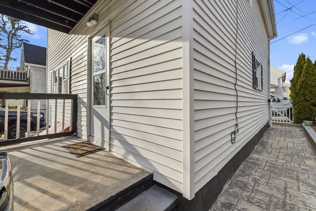 31 Sachem St, Fall River, MA 02724