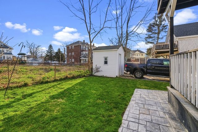 31 Sachem St, Fall River, MA 02724