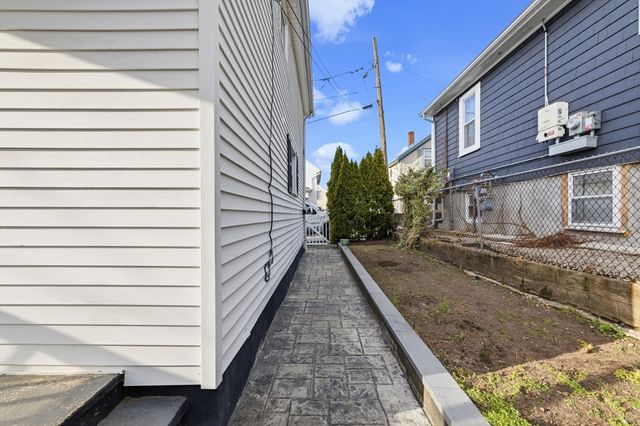 31 Sachem St, Fall River, MA 02724