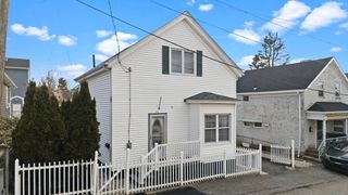 31 Sachem St, Fall River, MA 02724