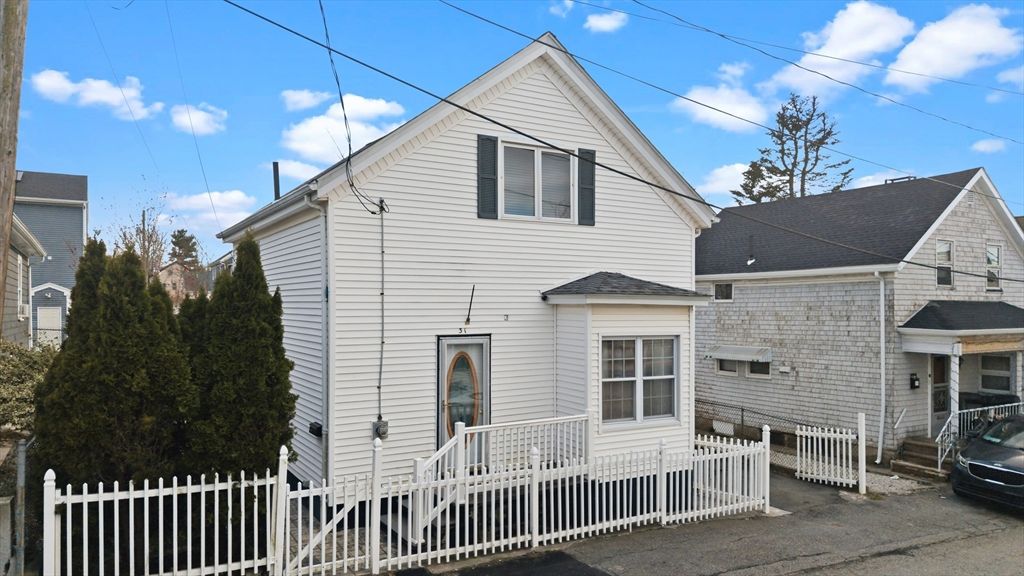 31 Sachem St, Fall River, MA 02724