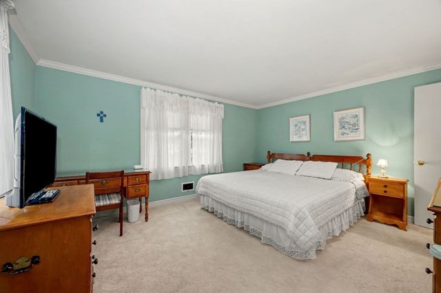 9 Fern St, Natick, MA 01760
