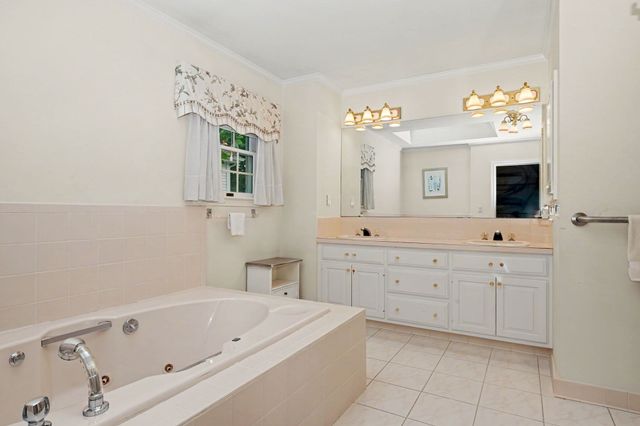 9 Fern St, Natick, MA 01760