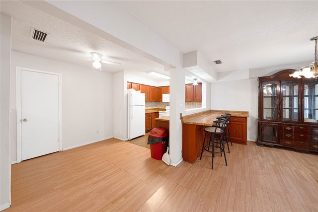 813 Cherry Hills Drive, Lancaster, TX 75134