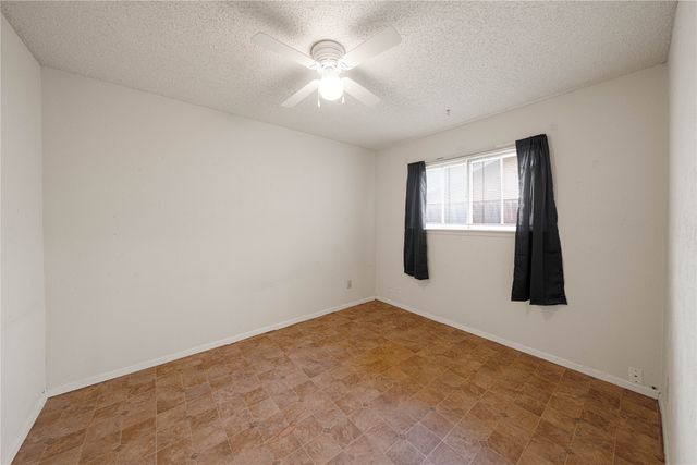813 Cherry Hills Drive, Lancaster, TX 75134