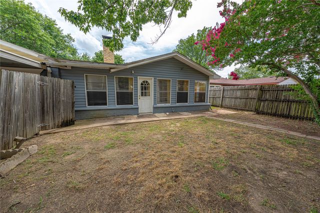 813 Cherry Hills Drive, Lancaster, TX 75134