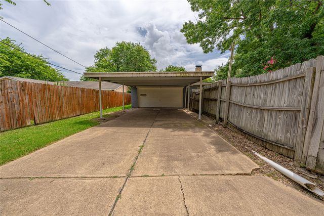 813 Cherry Hills Drive, Lancaster, TX 75134