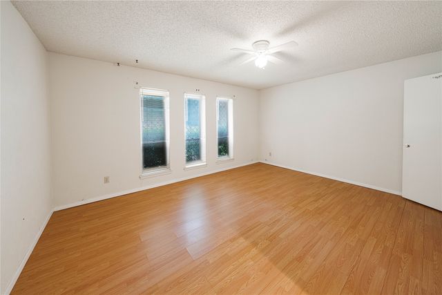 813 Cherry Hills Drive, Lancaster, TX 75134