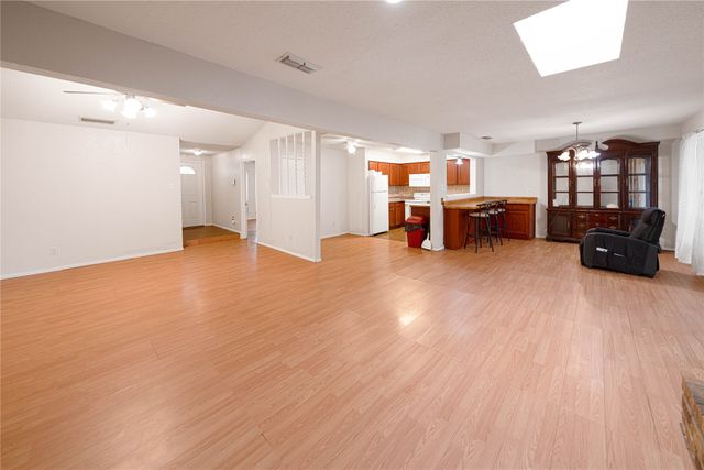 813 Cherry Hills Drive, Lancaster, TX 75134