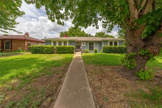 813 Cherry Hills Drive, Lancaster, TX 75134
