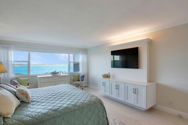 60 Yacht Club Drive 101, North Palm Beach, FL 33408