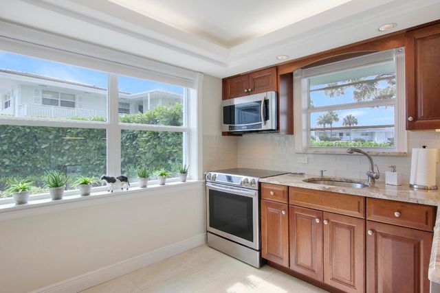 60 Yacht Club Drive 101, North Palm Beach, FL 33408