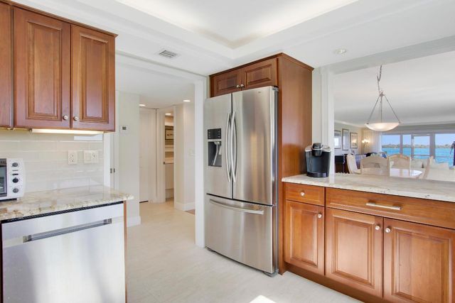 60 Yacht Club Drive 101, North Palm Beach, FL 33408