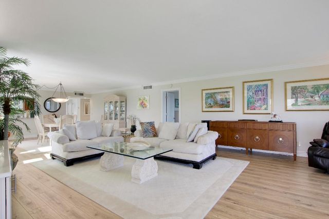 60 Yacht Club Drive 101, North Palm Beach, FL 33408