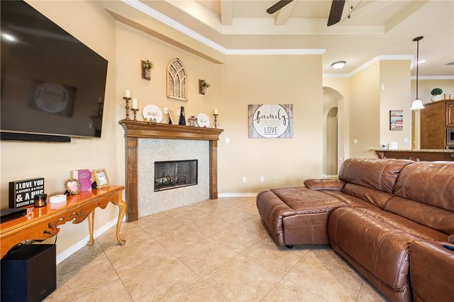 7513 E Lake Dr, Corpus Christi, TX 78414