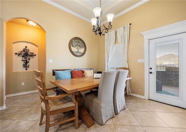 7513 E Lake Dr, Corpus Christi, TX 78414