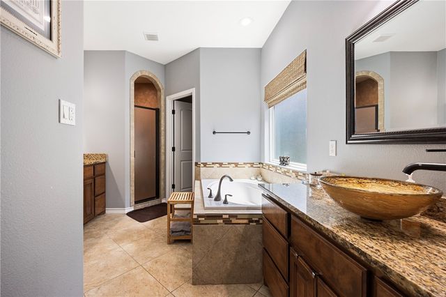 7513 E Lake Dr, Corpus Christi, TX 78414