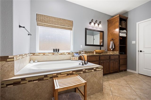 7513 E Lake Dr, Corpus Christi, TX 78414