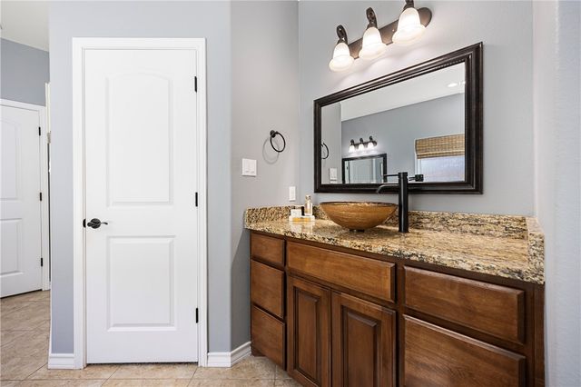 7513 E Lake Dr, Corpus Christi, TX 78414