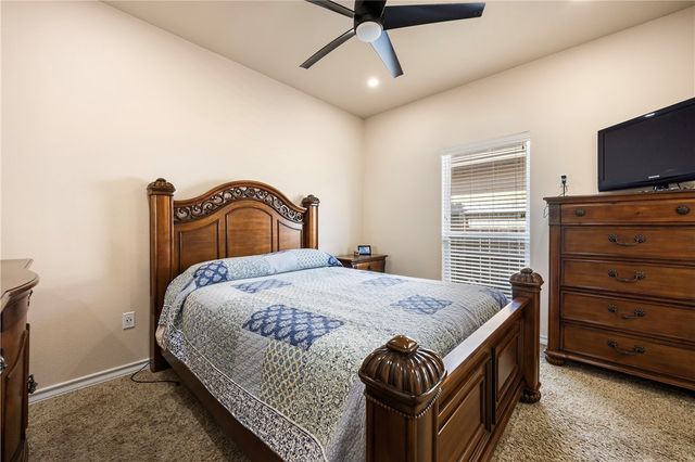 7513 E Lake Dr, Corpus Christi, TX 78414