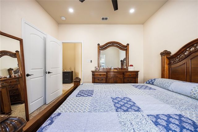 7513 E Lake Dr, Corpus Christi, TX 78414