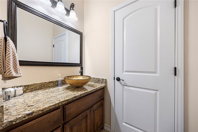 7513 E Lake Dr, Corpus Christi, TX 78414