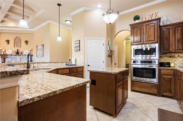 7513 E Lake Dr, Corpus Christi, TX 78414