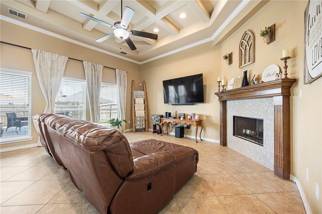 7513 E Lake Dr, Corpus Christi, TX 78414