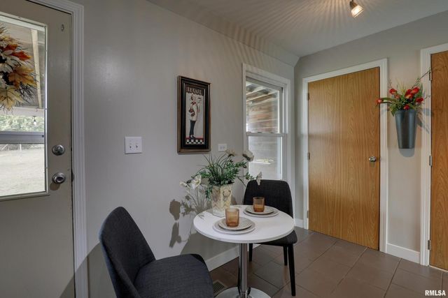 3329 CHESTNUT Street, Quincy, IL 62301